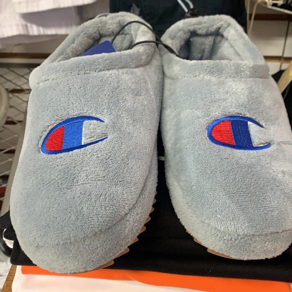 These brand new slip on are great and comfortable and pull string in the back - Picture 2 of 5